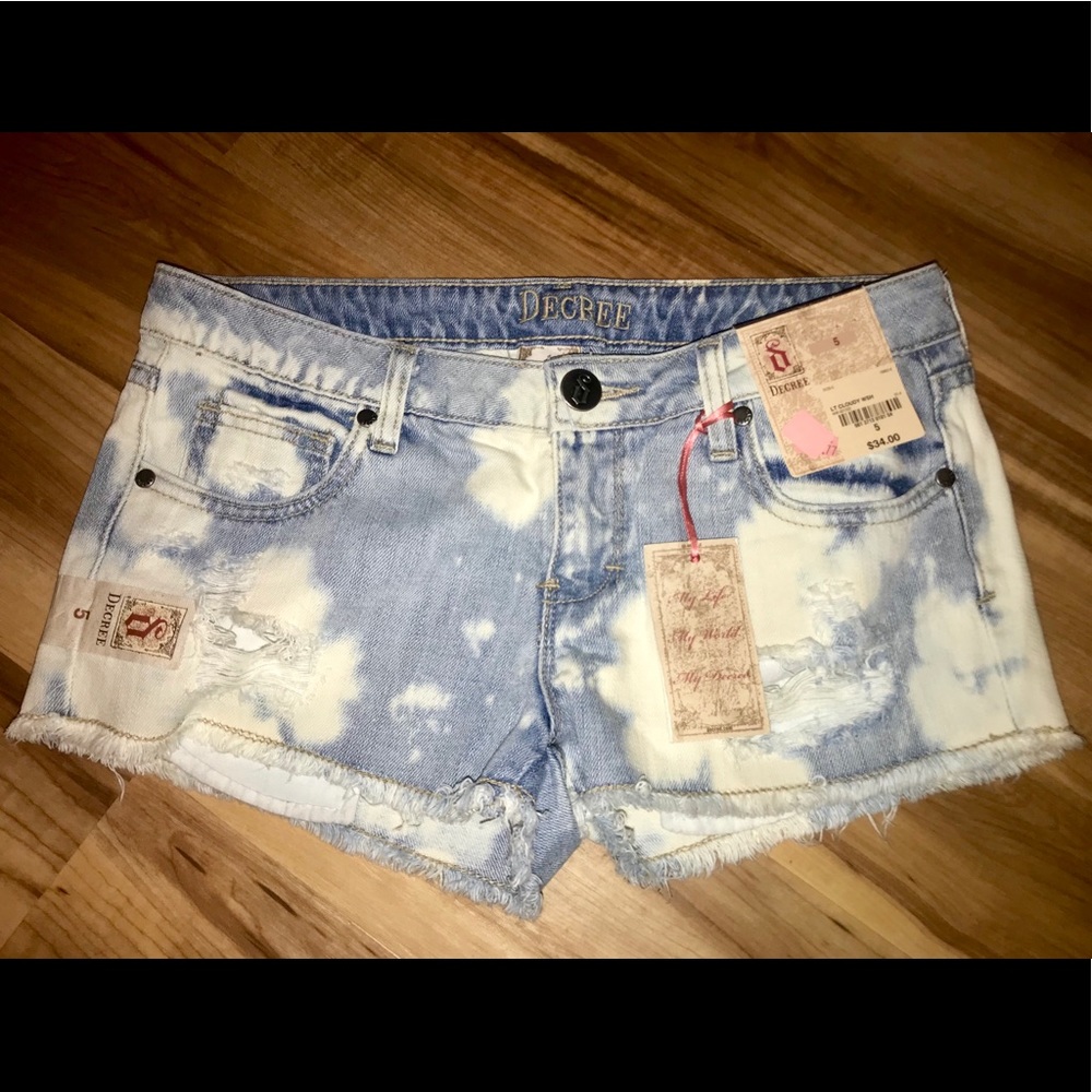 Decree Distressed Shorts NWT